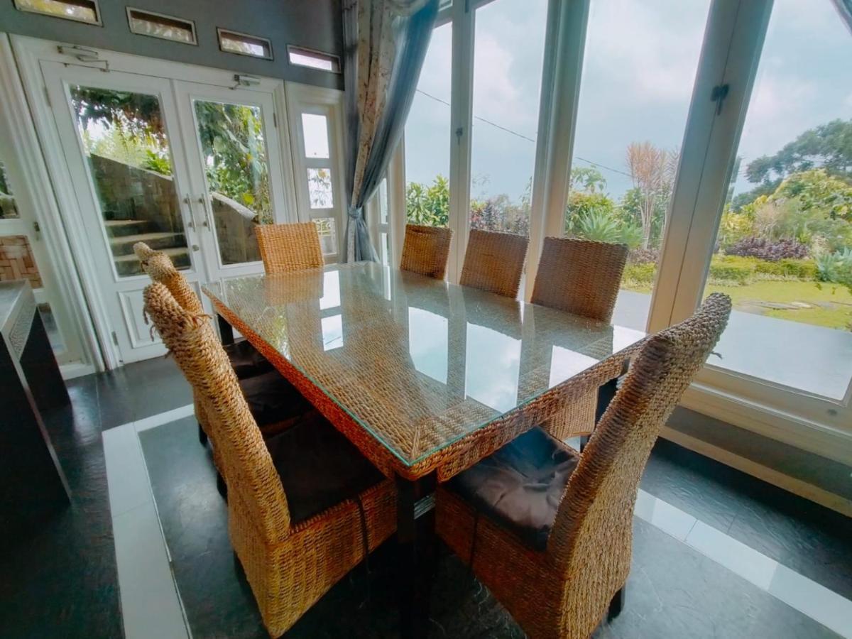 Villa Santika Puncak Pass Cimacan Exterior foto